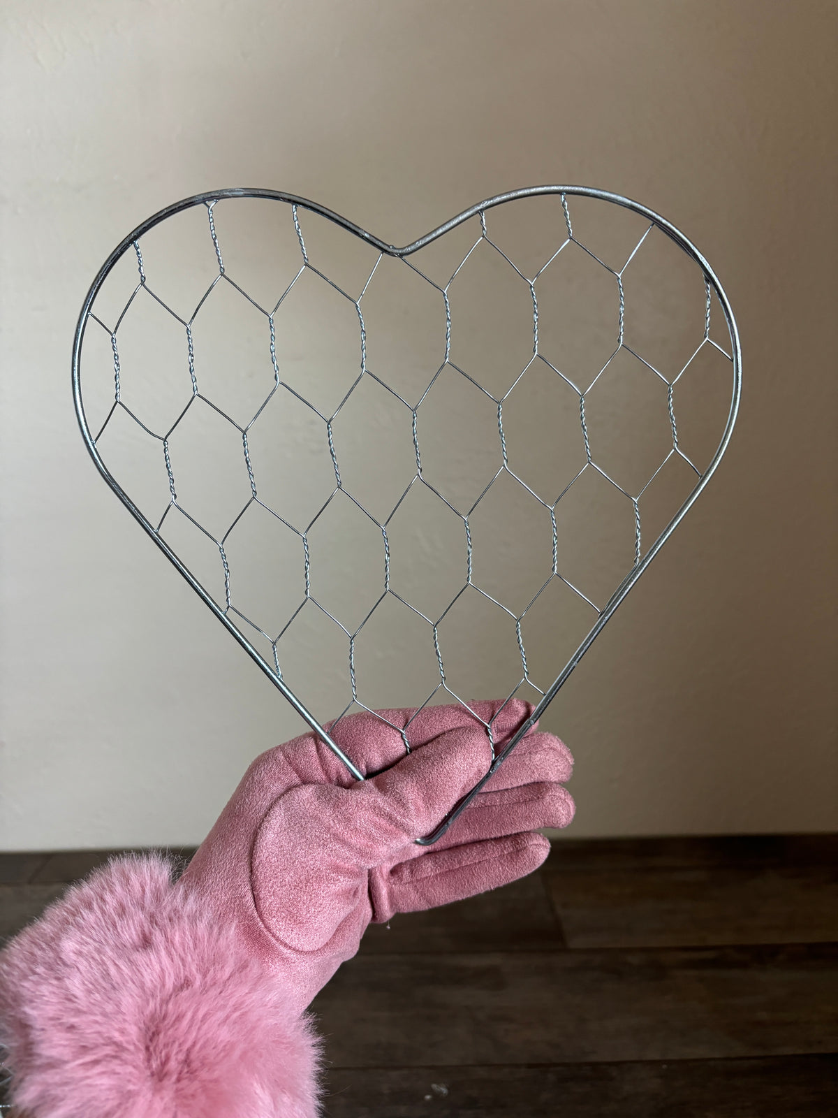9’ Heart Wire Ring
