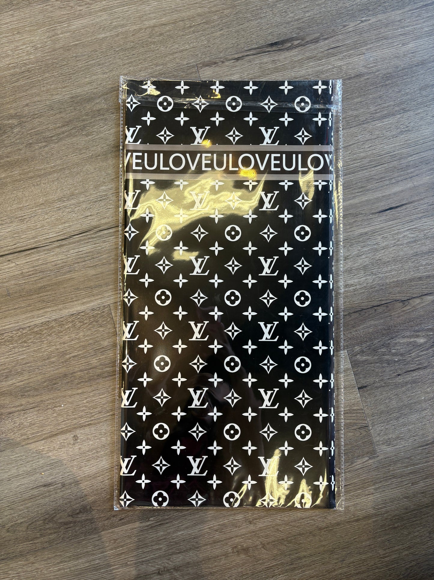 Black LV no edge
