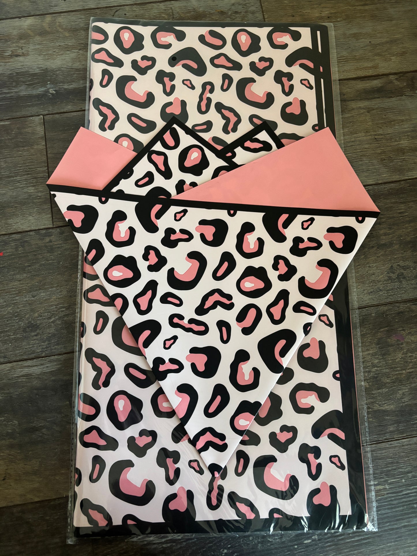 Cheetah prints (pink)