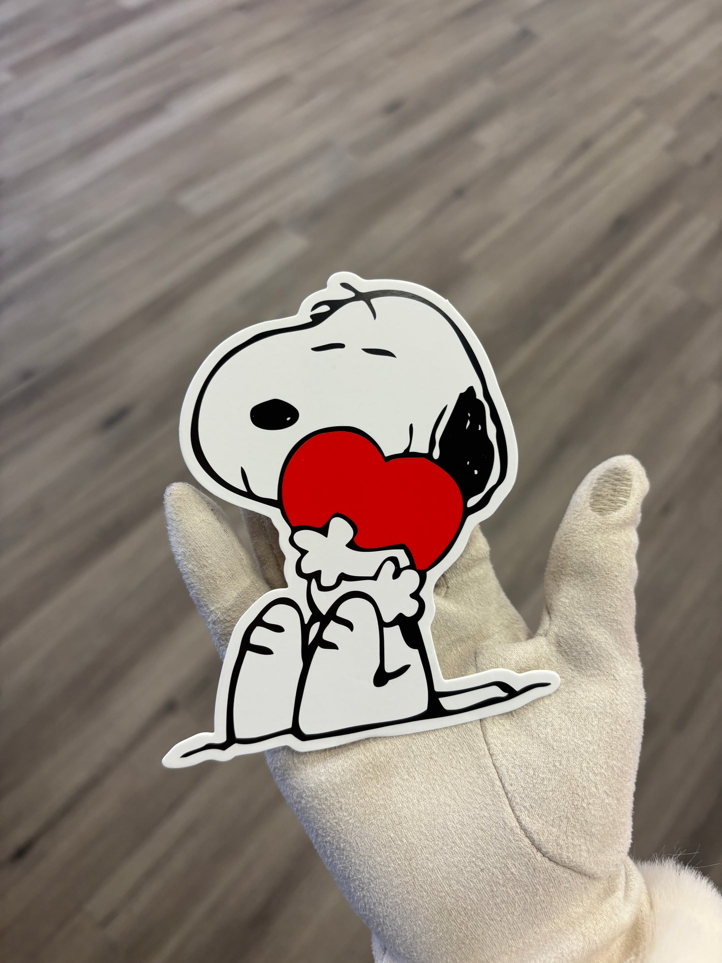 Snoopy hugging heart❤️