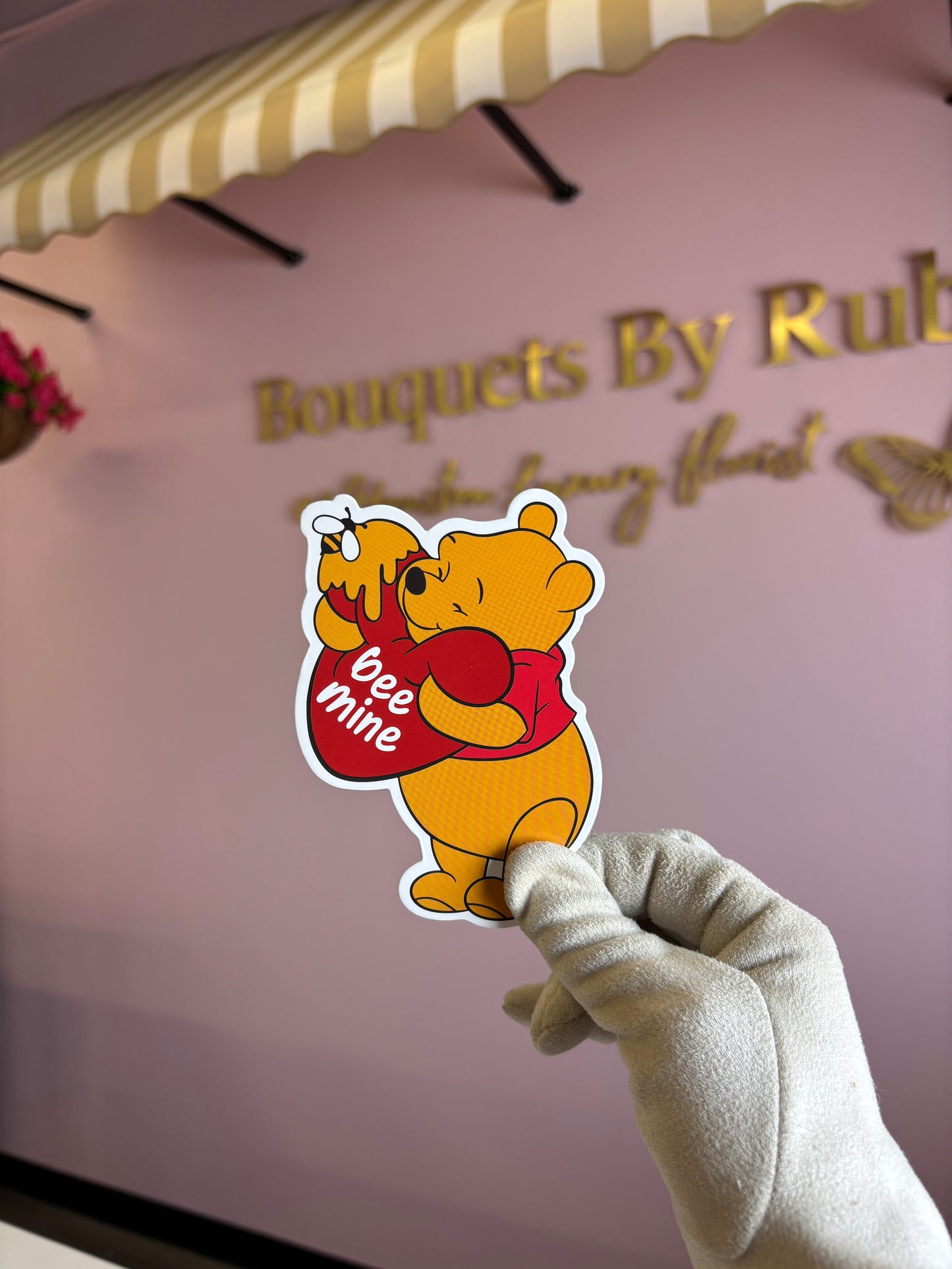 Winnie the Pooh bee mine holding heart 🍯