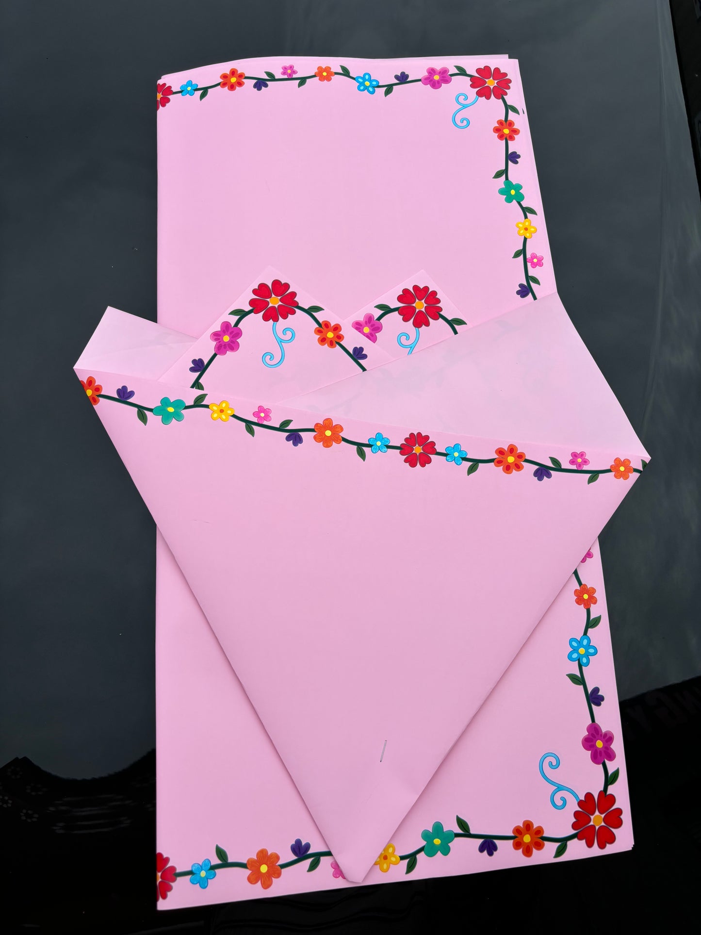 Colorful flowers edge pink 🌺