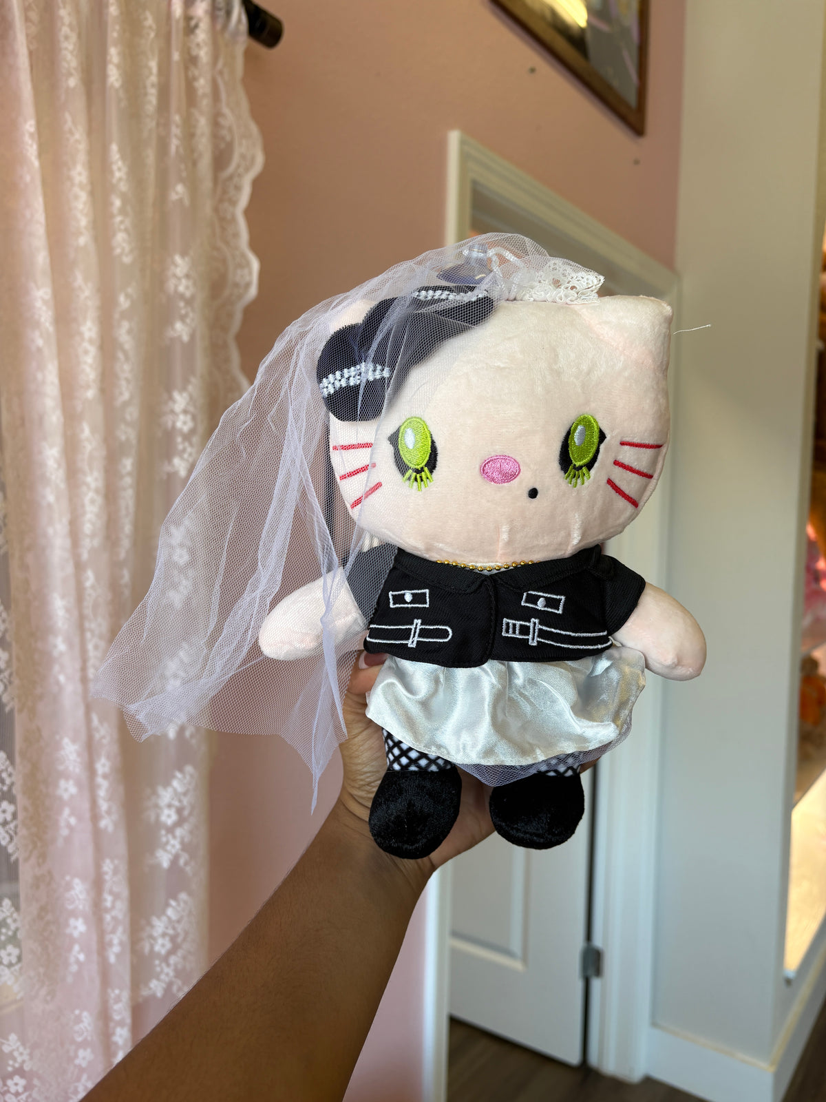 Hello kitty bride