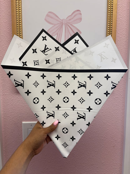 White LV black edge✨