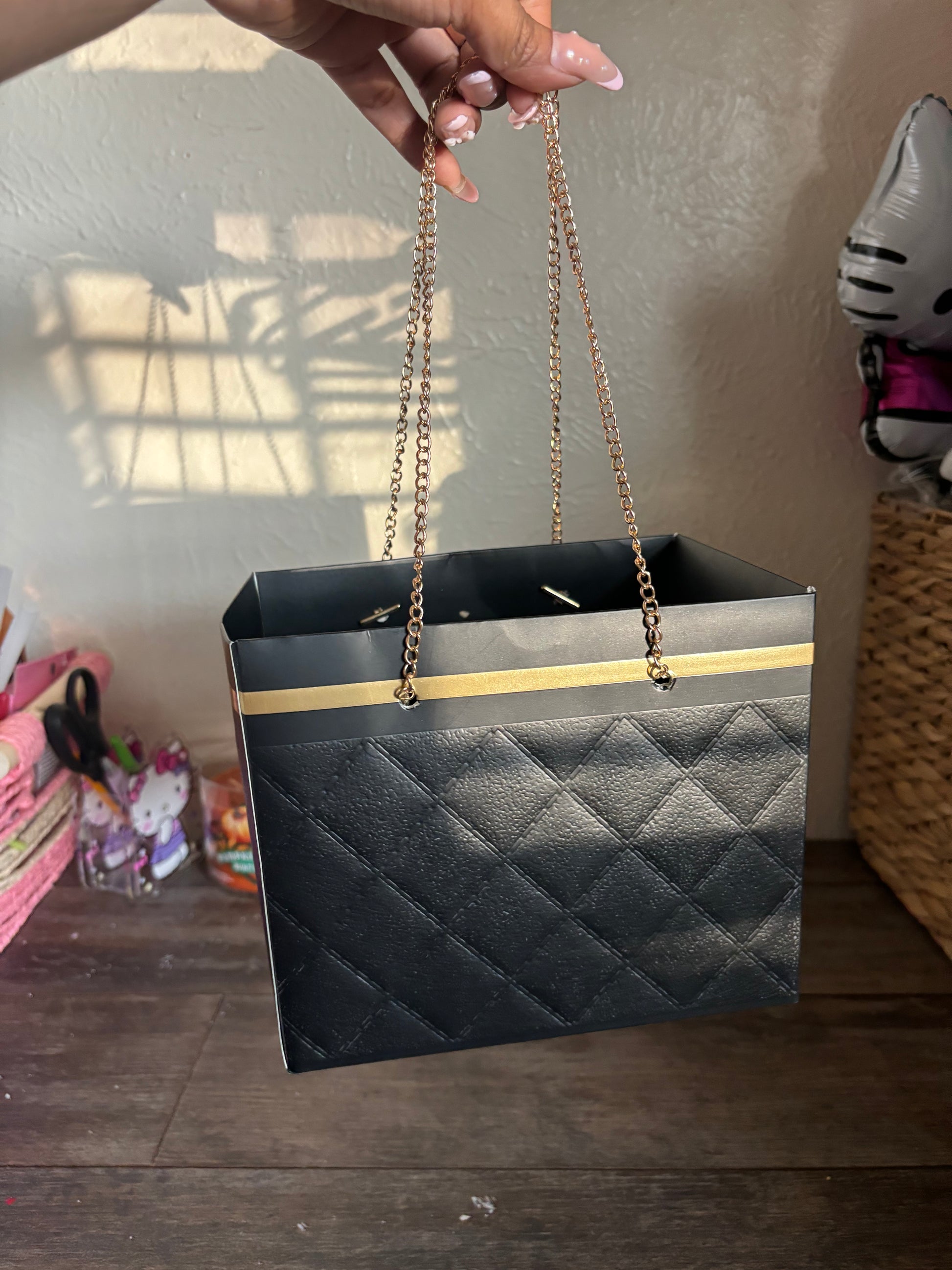 Black shops purse with gold chain