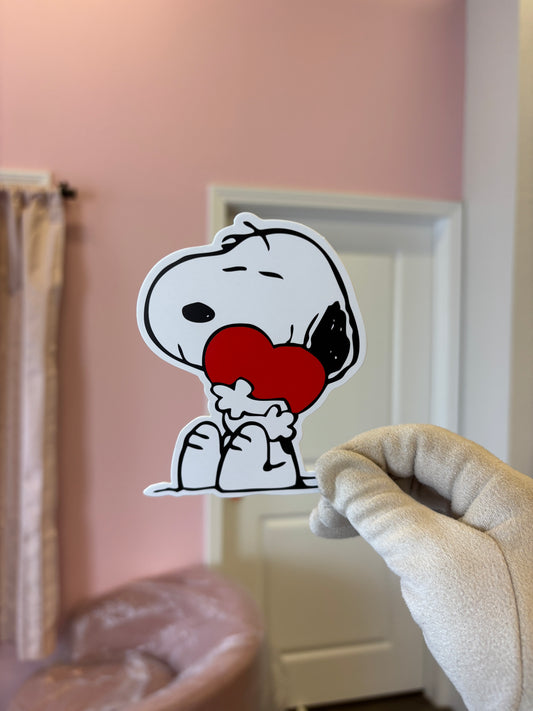 Snoopy hugging heart❤️