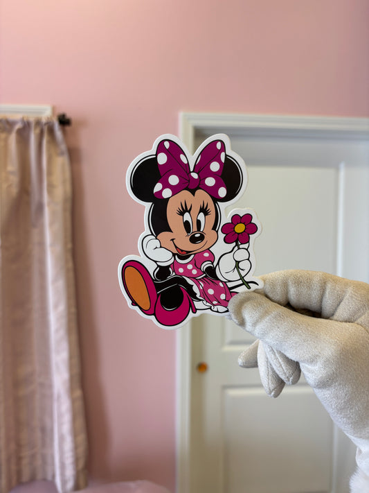 Minnie Mouse holding flower 🌺