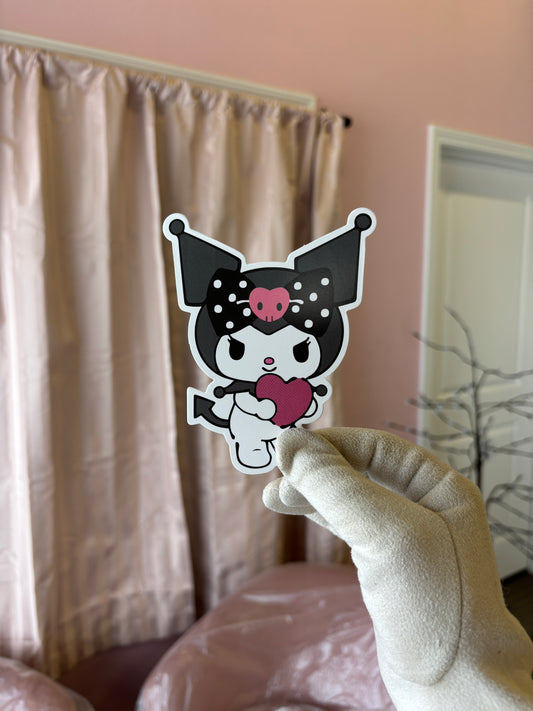 Kuromi holding heart 🩷