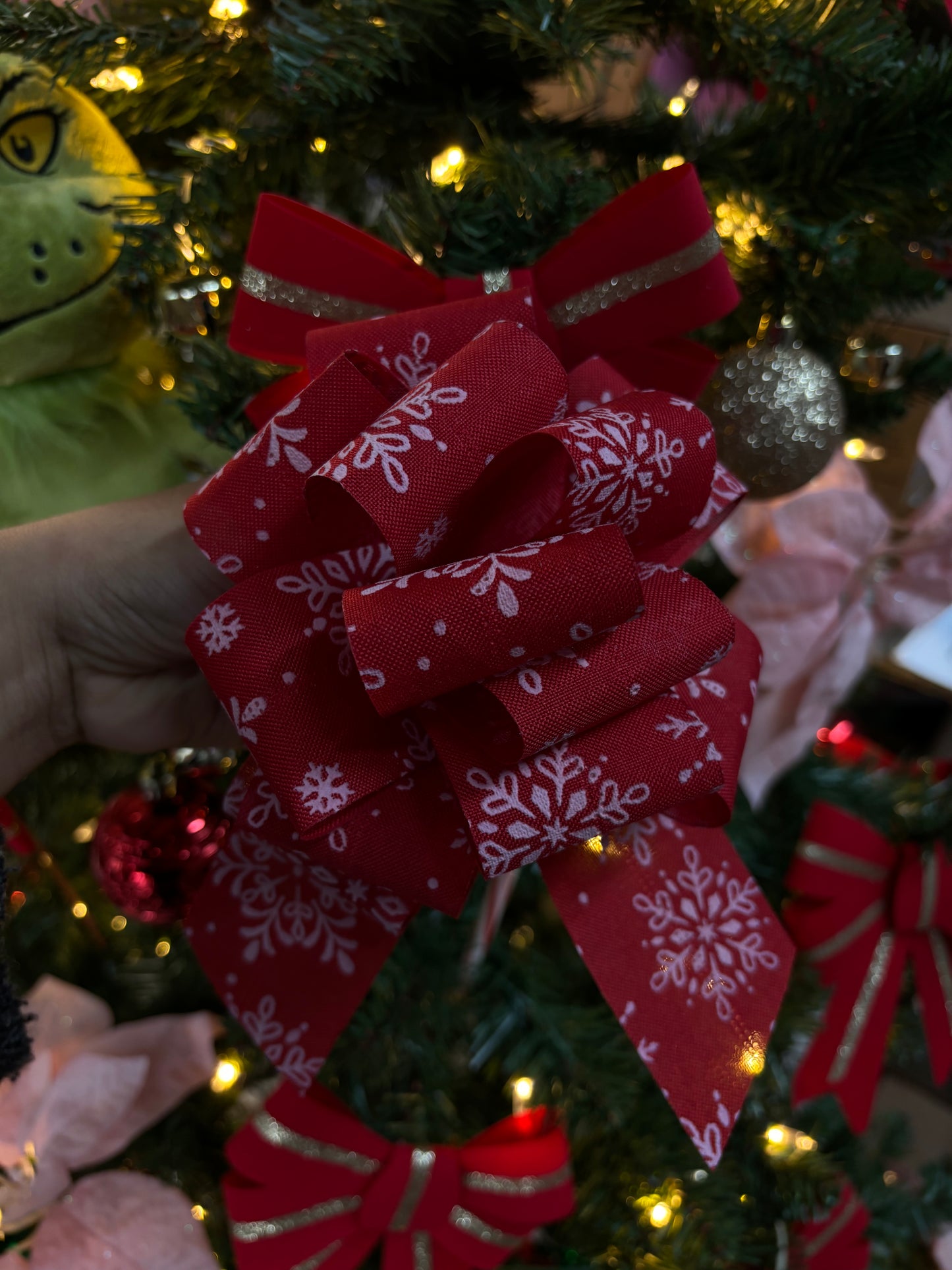 Christmas pull out bow ( 5 minimum bows must be purchased)